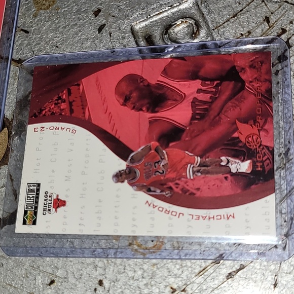 Michael Jordan. 3 card bundle. 96' Skybox, 91' Fleer, 97' Upper Deck. - Picture 4 of 8